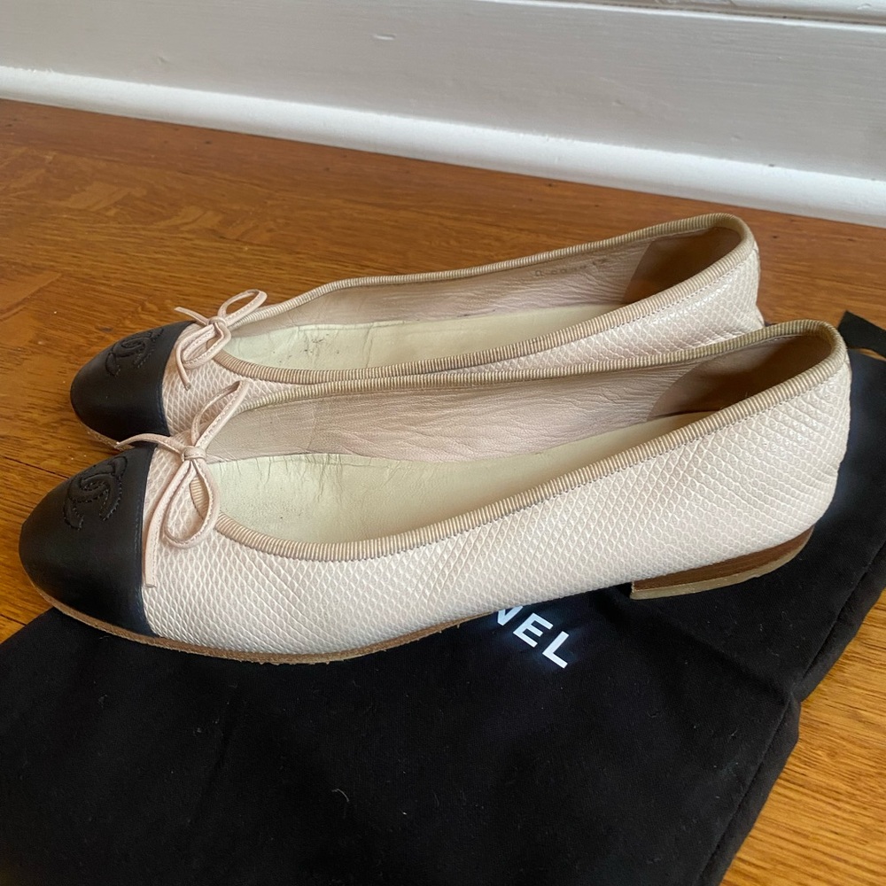 Chanel pale Pink and Black Women's Ballet Flats - Picture 3 of 6